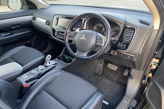 2014 Mitsubishi Outlander PHEV - Thumbnail