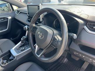 2021 Toyota RAV4 - Thumbnail