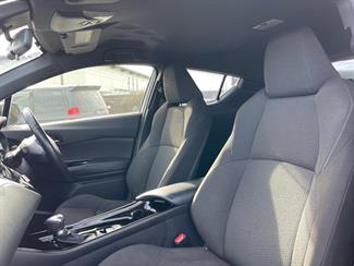 2017 Toyota C-HR - Thumbnail