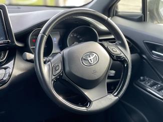 2017 Toyota C-HR - Thumbnail