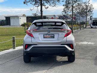 2017 Toyota C-HR - Thumbnail