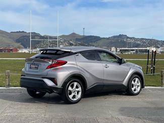 2017 Toyota C-HR - Thumbnail