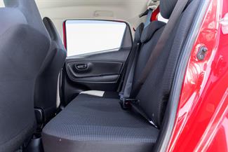 2015 Toyota Vitz - Thumbnail