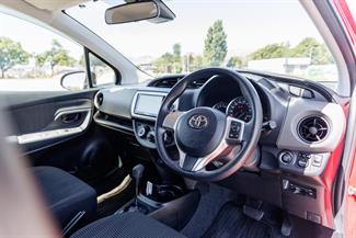 2015 Toyota Vitz - Thumbnail