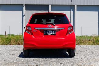 2015 Toyota Vitz - Thumbnail