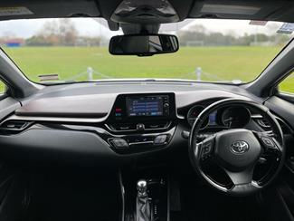 2017 Toyota C-HR - Thumbnail