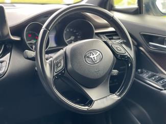 2017 Toyota C-HR - Thumbnail