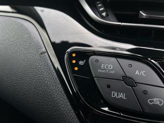 2017 Toyota C-HR - Thumbnail