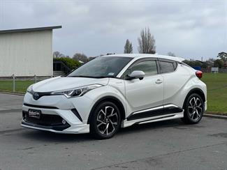 2017 Toyota C-HR - Thumbnail