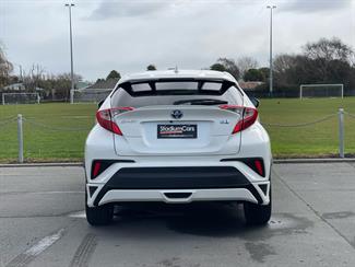 2017 Toyota C-HR - Thumbnail