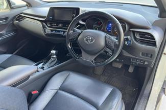 2017 Toyota C-HR - Thumbnail
