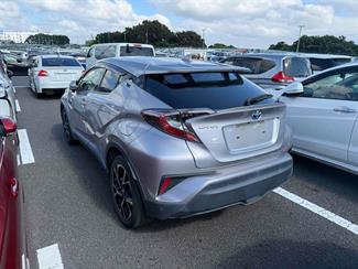 2017 Toyota C-HR - Thumbnail
