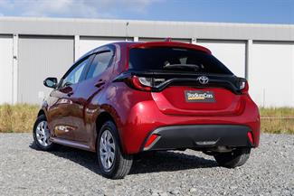 2021 Toyota Yaris - Thumbnail