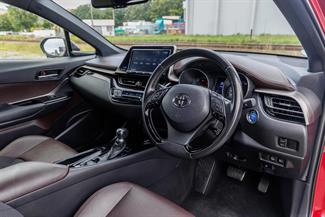 2017 Toyota C-HR - Thumbnail