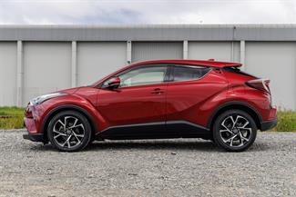 2017 Toyota C-HR - Thumbnail