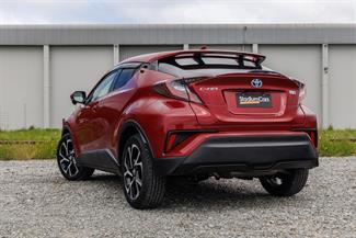 2017 Toyota C-HR - Thumbnail