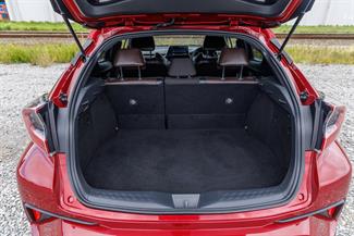 2017 Toyota C-HR - Thumbnail