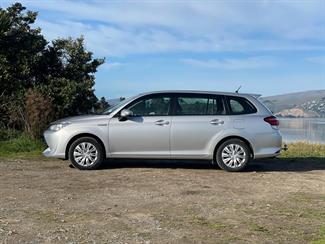 2015 Toyota Corolla Fielder - Thumbnail