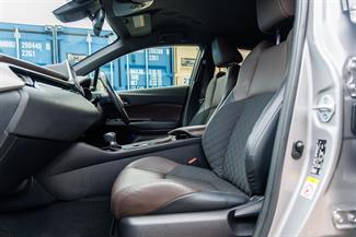 2017 Toyota C-HR - Thumbnail