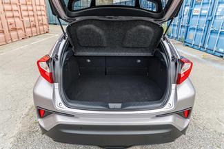 2017 Toyota C-HR - Thumbnail