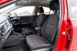 2019 Kia Rio - Thumbnail