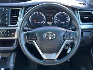 2017 Toyota Highlander - Thumbnail