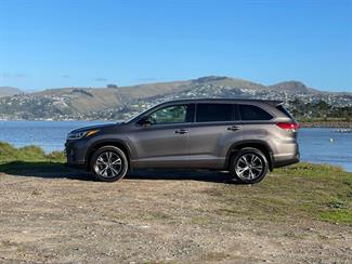 2017 Toyota Highlander - Thumbnail