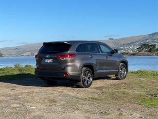 2017 Toyota Highlander - Thumbnail