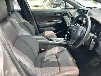 2017 Toyota C-HR - Thumbnail