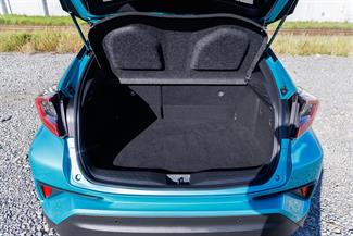 2017 Toyota C-HR - Thumbnail