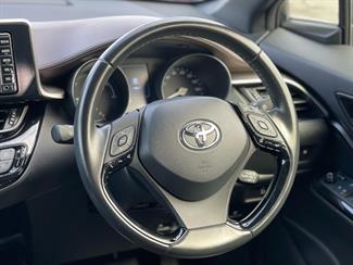 2018 Toyota C-HR - Thumbnail