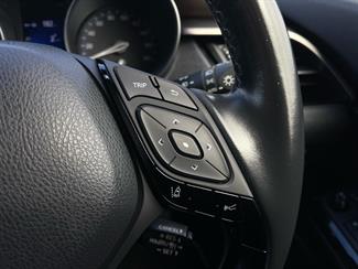 2018 Toyota C-HR - Thumbnail