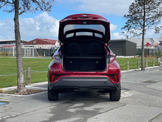 2018 Toyota C-HR - Thumbnail