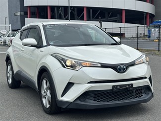 2017 Toyota C-HR - Thumbnail