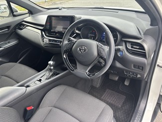 2017 Toyota C-HR - Thumbnail