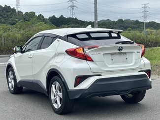 2017 Toyota C-HR - Thumbnail