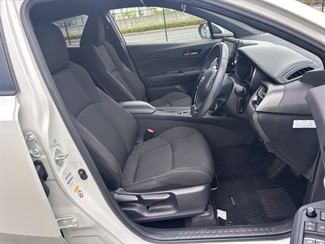 2017 Toyota C-HR - Thumbnail