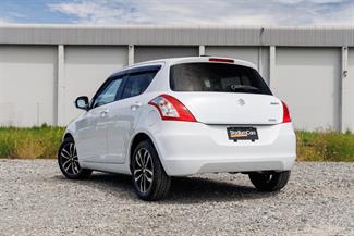 2015 Suzuki Swift - Thumbnail