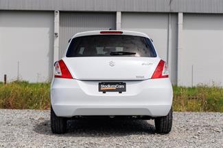 2015 Suzuki Swift - Thumbnail