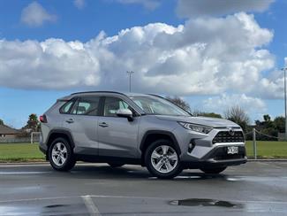 2019 Toyota RAV4 - Thumbnail