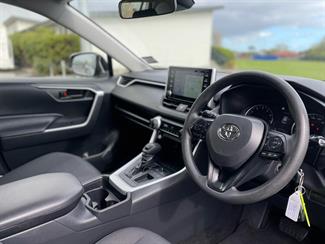 2019 Toyota RAV4 - Thumbnail
