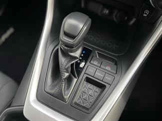 2019 Toyota RAV4 - Thumbnail