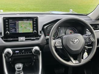 2019 Toyota RAV4 - Thumbnail