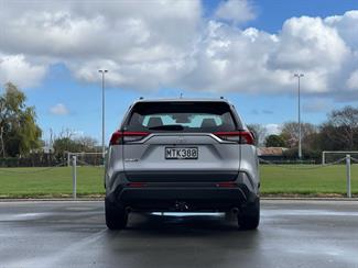 2019 Toyota RAV4 - Thumbnail