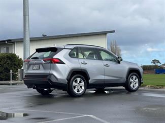 2019 Toyota RAV4 - Thumbnail