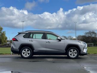 2019 Toyota RAV4 - Thumbnail