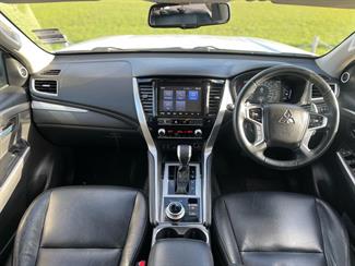 2021 Mitsubishi Pajero Sport - Thumbnail