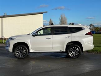 2021 Mitsubishi Pajero Sport - Thumbnail