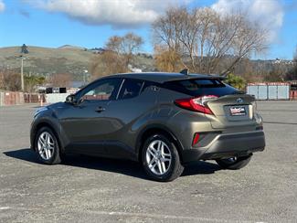 2019 Toyota C-HR - Thumbnail