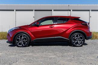 2017 Toyota C-HR - Thumbnail